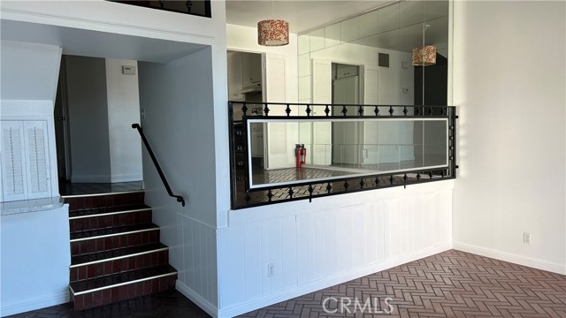 Detail Gallery Image 8 of 18 For 1745 Selby Ave #5,  Los Angeles,  CA 90024 - 2 Beds | 3 Baths