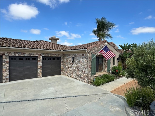 3863 Flowerwood Lane, Fallbrook CA: https://media.crmls.org/medias/b55fd2f7-20d8-46cd-9f72-da9b25478f4a.jpg