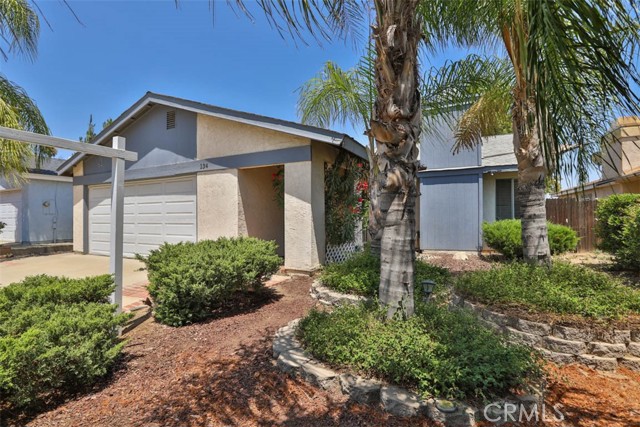 134 N Woodlake Street, Lake Elsinore CA: https://media.crmls.org/medias/b5604926-69d1-4172-8d0e-b8848c860f42.jpg