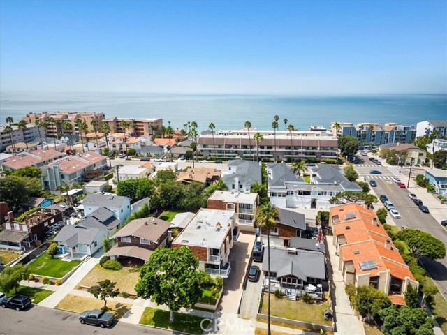 705 Broadway, Redondo Beach, California 90277, 2 Bedrooms Bedrooms, ,2 BathroomsBathrooms,Residential,Sold,Broadway,SB22186811