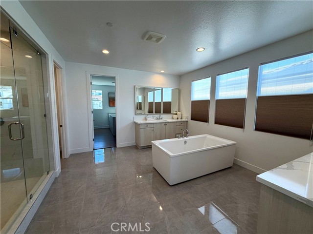 Detail Gallery Image 25 of 34 For 24217 N Corte Profundo, Valencia,  CA 91354 - 5 Beds | 5/1 Baths