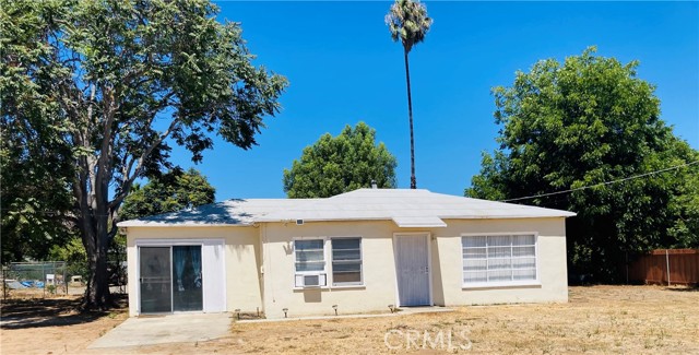 5214 Golden Avenue, Riverside CA: https://media.crmls.org/medias/b561d834-3c71-4c32-afaa-15f9f94f1af4.jpg