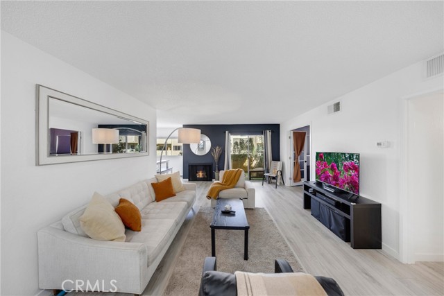 2386 E Del Mar Boulevard, Pasadena CA: https://media.crmls.org/medias/b562a287-9df7-4cdb-be7e-0d9f7f084fef.jpg