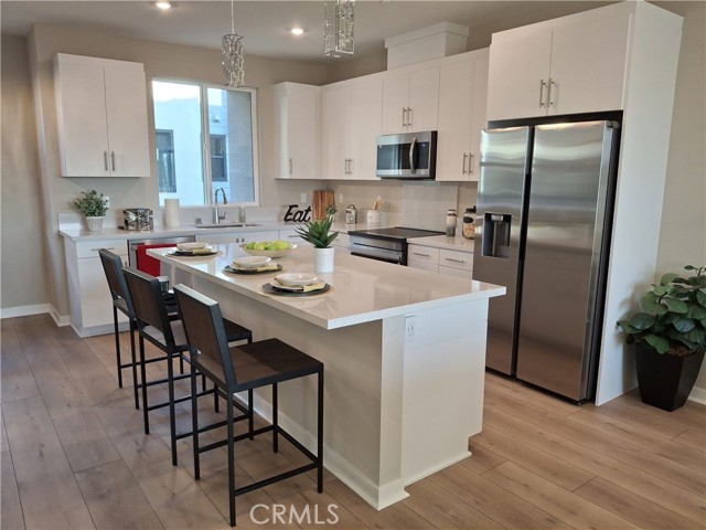 Detail Gallery Image 5 of 30 For 109 S Laxore St #303,  Anaheim,  CA 92804 - 4 Beds | 3/1 Baths