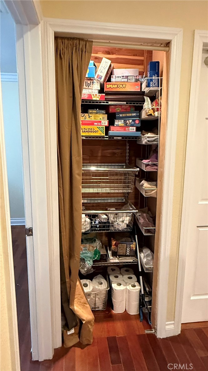 https://media.crmls.org/medias/b562e104-331e-434e-8e6a-324611668db8.jpg?preset=X-Large