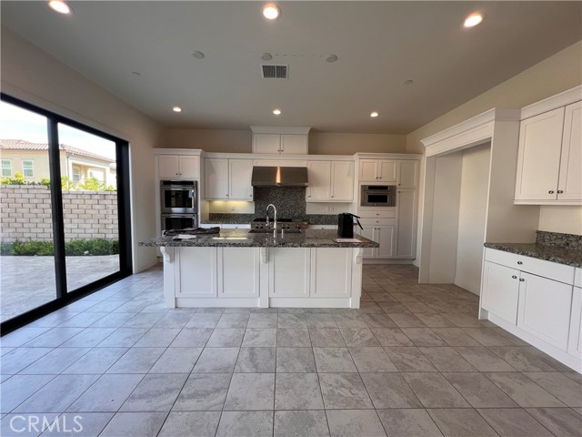29 Caspian, Lake Forest CA: https://media.crmls.org/medias/b5632b55-f58d-4cbe-a3e8-b71e56c077cf.jpg