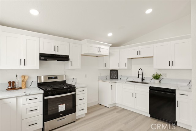 414 Markton Street, Los Angeles CA: https://media.crmls.org/medias/b56356cc-fab3-4aa9-a5c2-06b1832cfab6.jpg