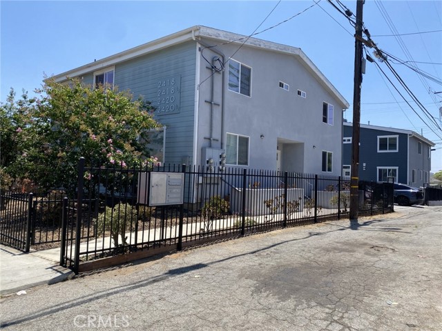 2420 1/2 Folsom Street, Los Angeles CA: https://media.crmls.org/medias/b56439fc-61cd-4a73-a2ae-b10ddc97ead6.jpg