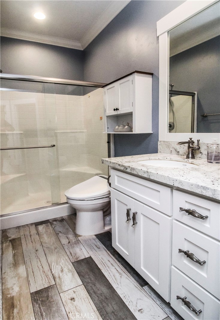 https://media.crmls.org/medias/b5645c68-3f0a-43f5-9bc4-adb839a500c2.jpg?preset=X-Large