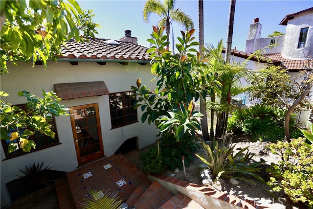 Detail Gallery Image 2 of 45 For 28817 Top of the World Dr, Laguna Beach,  CA 92651 - 2 Beds | 3 Baths