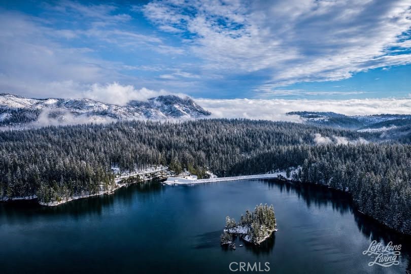 https://media.crmls.org/medias/b56504fb-62ea-474b-bf85-c6759caa2b32.jpg?preset=X-Large