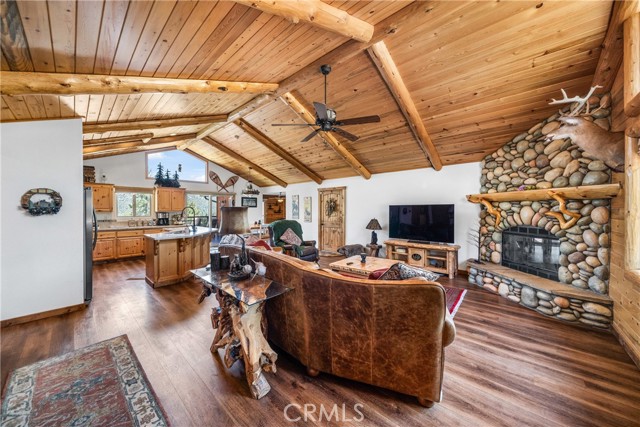 Detail Gallery Image 11 of 50 For 42728 Timberline, Big Bear Lake,  CA 92315 - 3 Beds | 3/1 Baths