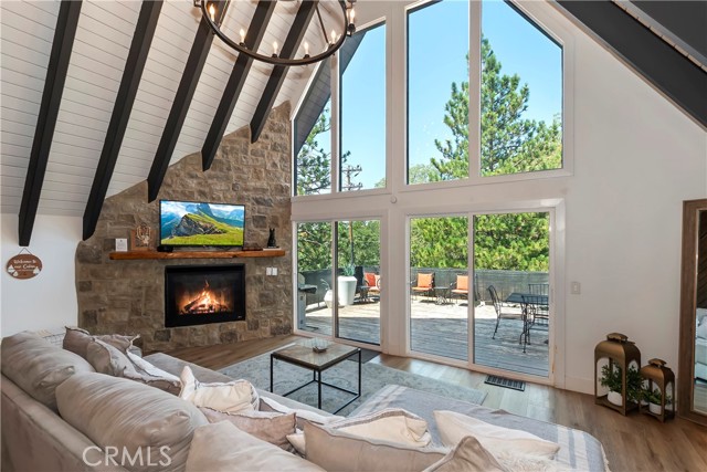 Detail Gallery Image 2 of 51 For 28596 North Bay, Lake Arrowhead,  CA 92352 - 4 Beds | 3 Baths