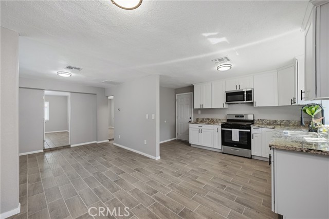 Detail Gallery Image 8 of 30 For 7791 Eucalyptus, Highland,  CA 92346 - 2 Beds | 1 Baths