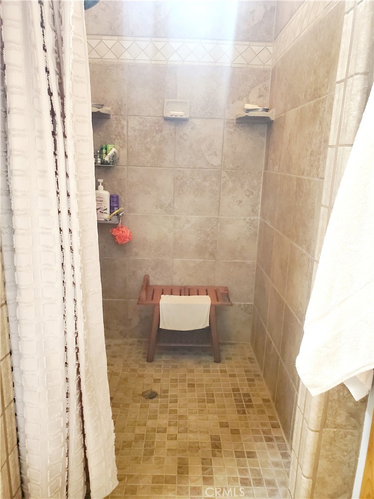 https://media.crmls.org/medias/b5669154-b7b2-4e63-aad7-b4b3536c6340.jpg?preset=X-Large