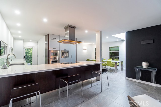 541 1st Street, Manhattan Beach, California 90266, 2 Bedrooms Bedrooms, ,2 BathroomsBathrooms,Residential,Sold,1st,SB23123581