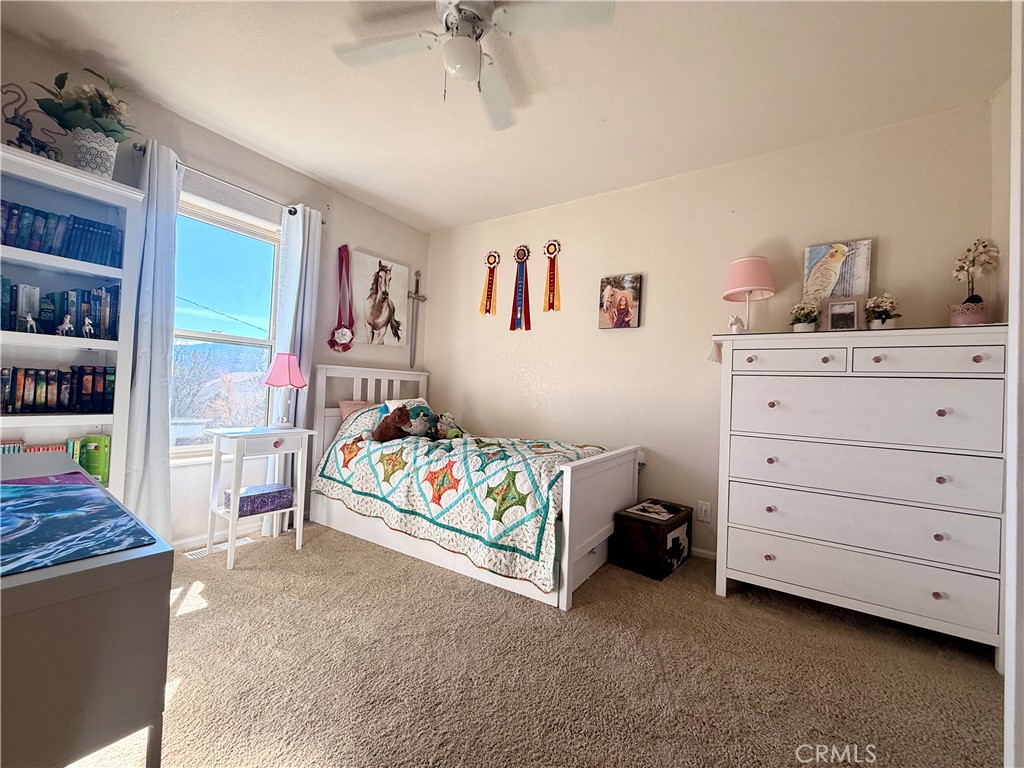 https://media.crmls.org/medias/b566cd4c-8c37-4013-96a2-2659d54d410e.jpg?preset=X-Large