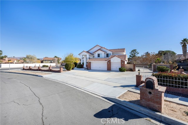 Detail Gallery Image 5 of 64 For 20463 Little Bear Ct, Apple Valley,  CA 92308 - 5 Beds | 3 Baths