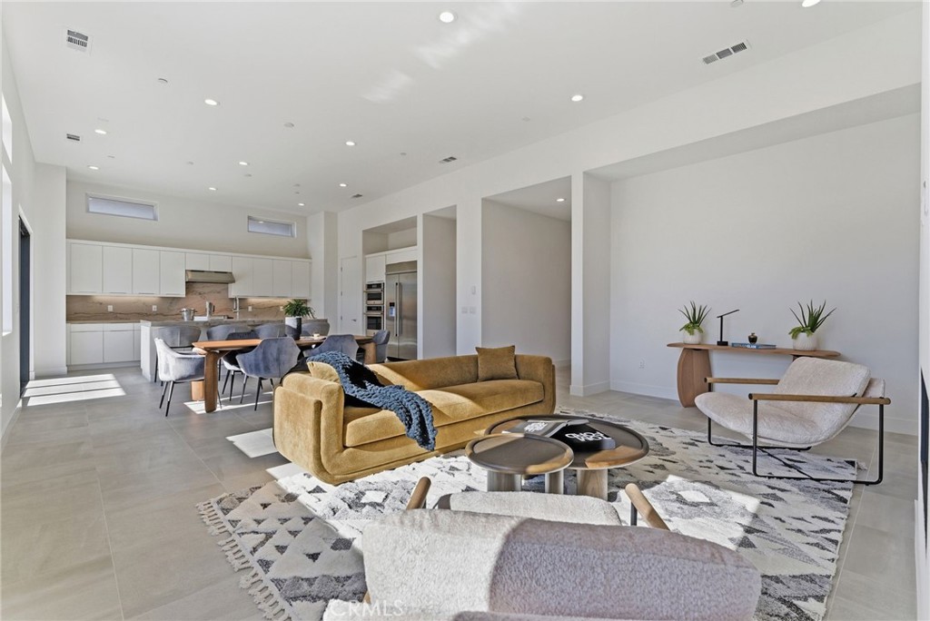 MLS #OC25255212 image #1