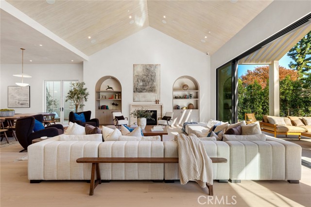 Detail Gallery Image 9 of 62 For 19026 Sprague St, Tarzana,  CA 91356 - 6 Beds | 6/1 Baths