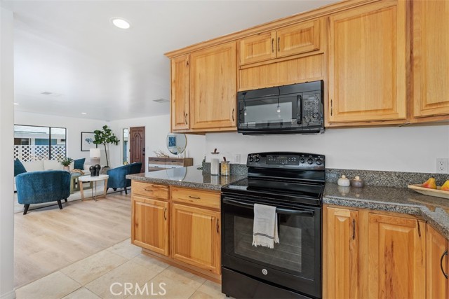 Detail Gallery Image 13 of 45 For 1457 Salem Ct, Oceanside,  CA 92057 - 2 Beds | 2 Baths