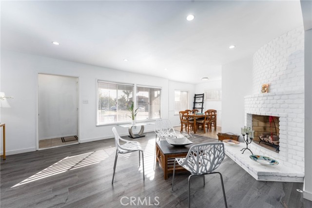 Detail Gallery Image 11 of 60 For 14027 Wyandotte St, Van Nuys,  CA 91405 - 4 Beds | 4 Baths