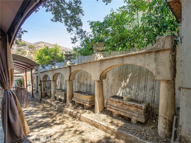 8618 La Tuna Canyon Road, Sun Valley CA: https://media.crmls.org/medias/b56c71a2-37d8-4d02-bc6a-03f43b62baa7.jpg