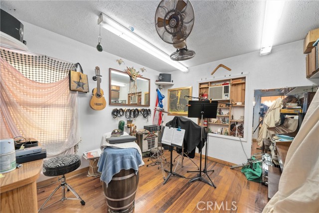 11170 Burbank Boulevard, North Hollywood CA: https://media.crmls.org/medias/b56c9546-f53d-4b14-bdae-487dc52998a0.jpg