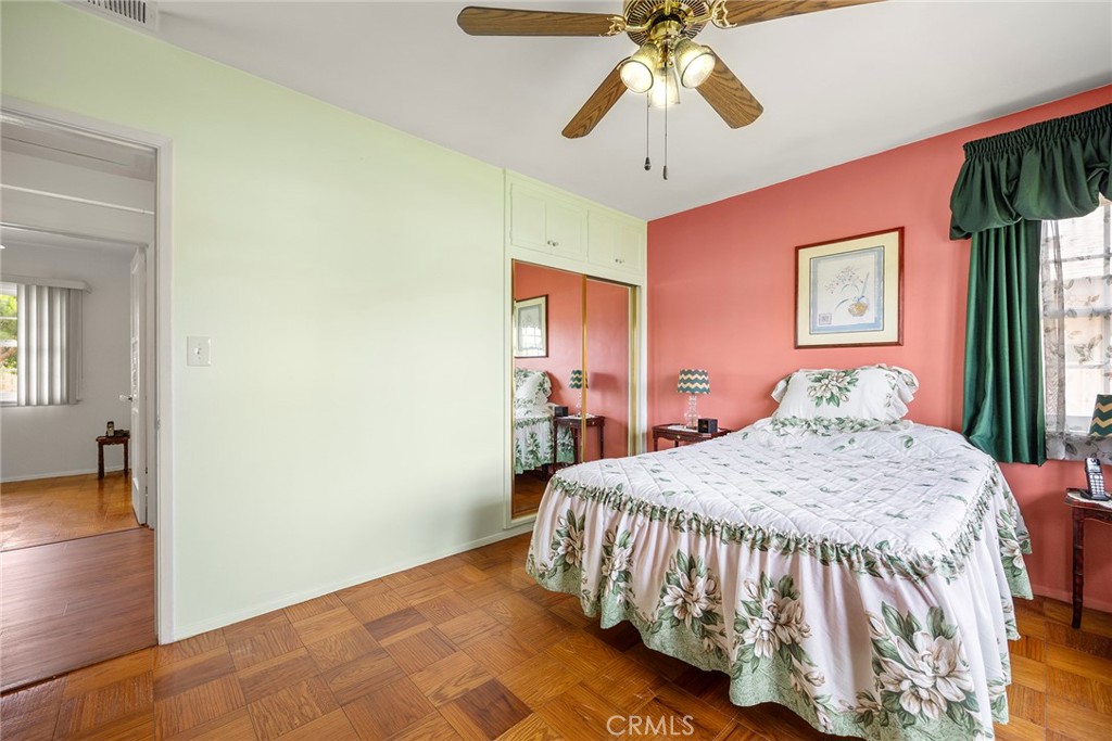 https://media.crmls.org/medias/b56cf67d-aed2-4b41-bc49-decb806da114.jpg?preset=X-Large