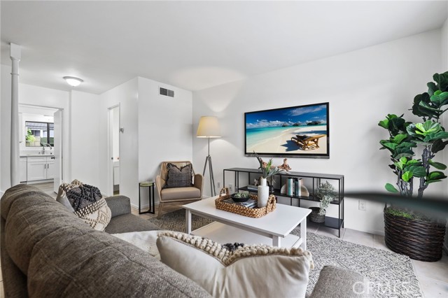 Detail Gallery Image 4 of 36 For 3342 Bradbury Road #34,  Rossmoor,  CA 90720 - 3 Beds | 1/1 Baths