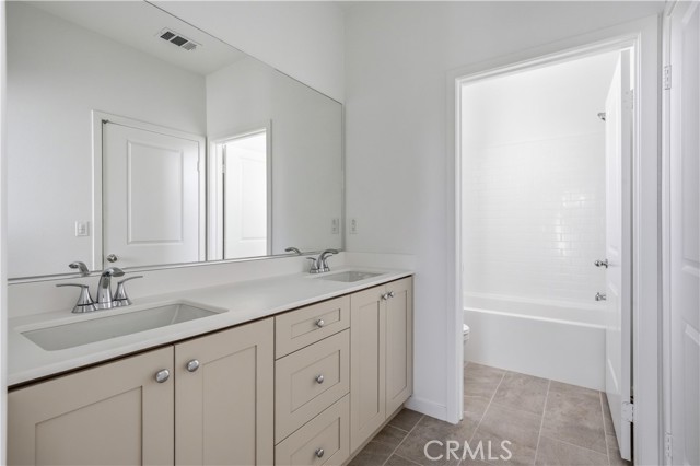 Detail Gallery Image 20 of 31 For 9427 N Sepulveda Blvd. #5,  North Hills,  CA 91343 - 3 Beds | 2/1 Baths