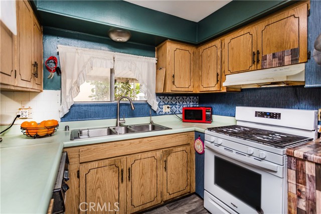 Detail Gallery Image 6 of 16 For 3050 W Ball Rd #4,  Anaheim,  CA 92804 - 2 Beds | 2 Baths