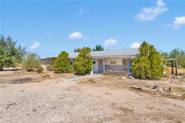 Detail Gallery Image 2 of 59 For 37531 E End Rd, Lucerne Valley,  CA 92356 - 2 Beds | 1 Baths