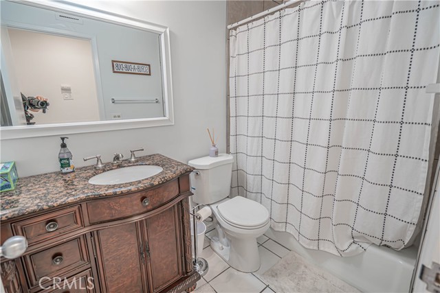 27412 Garza Drive, Saugus CA: https://media.crmls.org/medias/b56f0f46-7892-4bbc-bd76-39522b946071.jpg