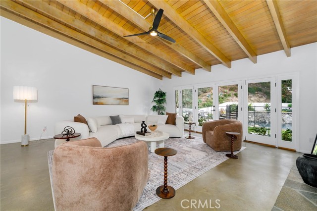 4676 Arriba Drive, Tarzana CA: https://media.crmls.org/medias/b56f8abb-84b7-462e-8efe-a3298db3155c.jpg