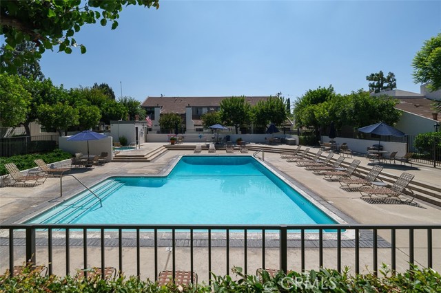 582 W Huntington Drive, Arcadia CA: https://media.crmls.org/medias/b56f8dd6-faa1-4eca-b96d-ffebc043929b.jpg