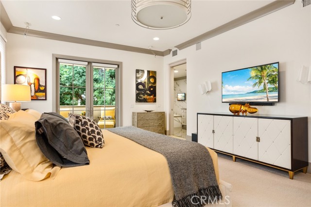 200 S Orange Grove Boulevard, Pasadena CA: https://media.crmls.org/medias/b56fdc4b-21de-4196-acbc-71adea341c27.jpg