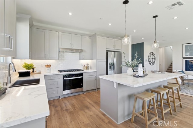Detail Gallery Image 9 of 32 For 6737 Solera Dr, Palmdale,  CA 93552 - 5 Beds | 4 Baths