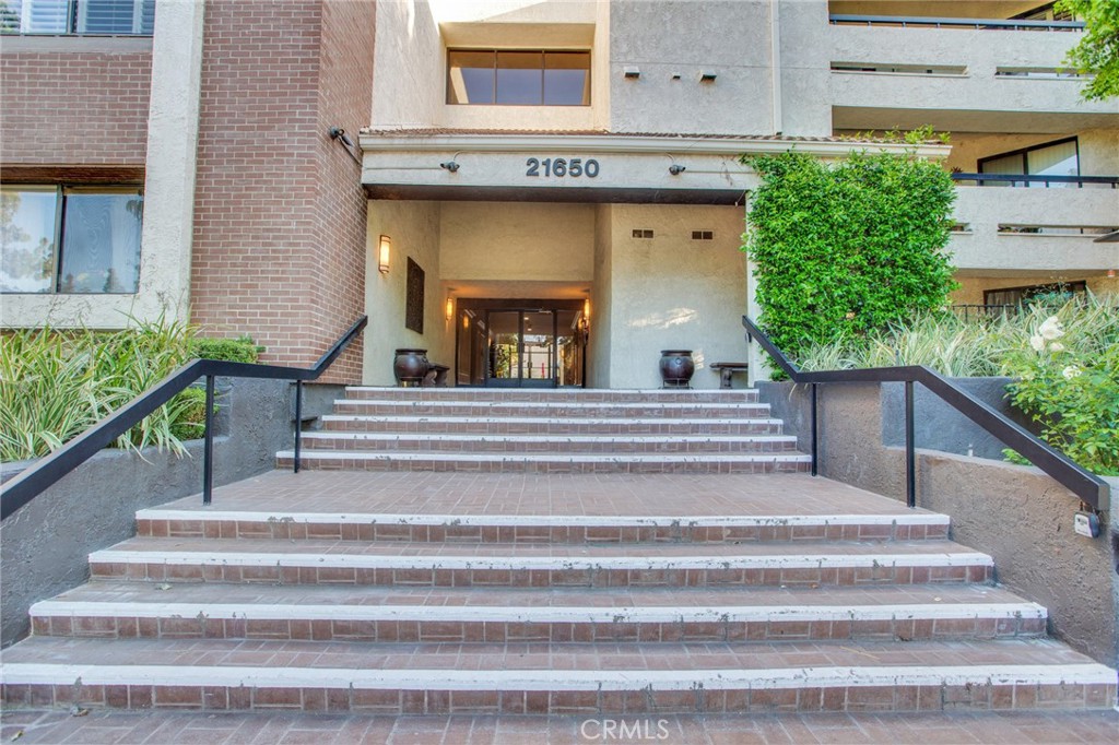 21650 Burbank Boulevard 109, Woodland Hills, CA 91367