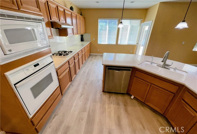 Detail Gallery Image 15 of 56 For 13977 Blue Ribbon Ln, Corona,  CA 92880 - 4 Beds | 3/1 Baths