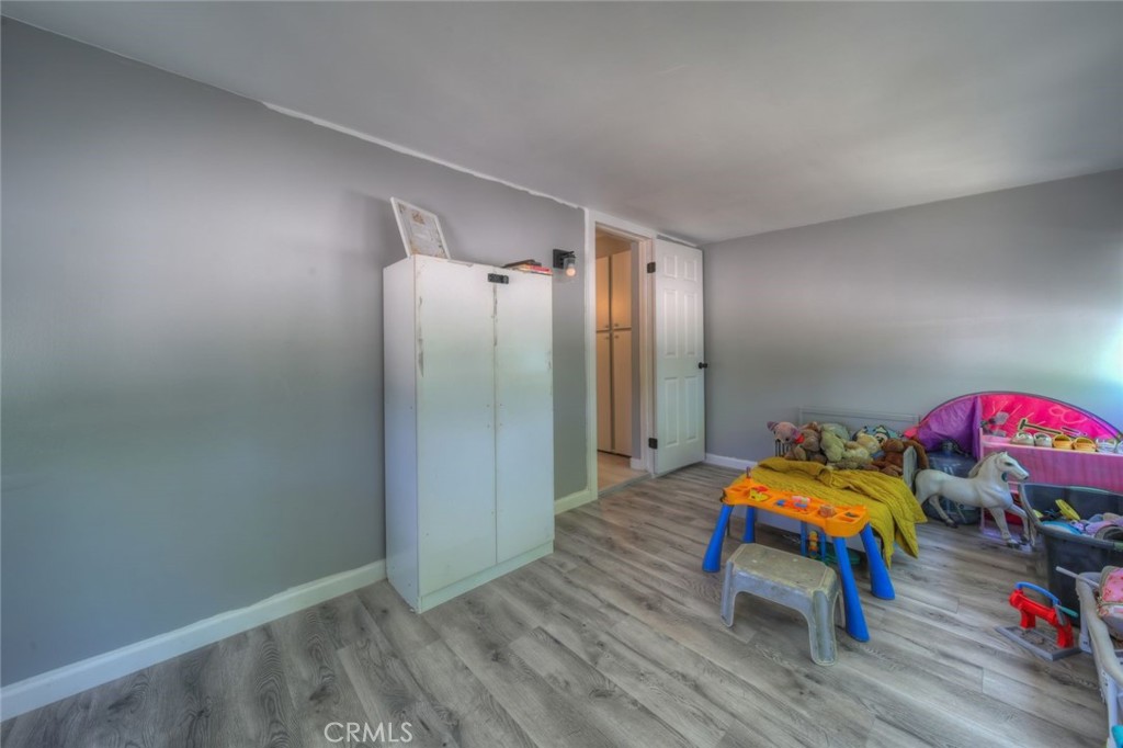 https://media.crmls.org/medias/b5708ac7-95f4-4e41-9991-c283f9de2289.jpg?preset=X-Large