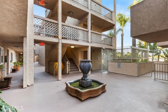 1001 Belmont Avenue, Long Beach CA: https://media.crmls.org/medias/b571bf8d-ddbd-48db-bdc1-b4084eb4a737.jpg