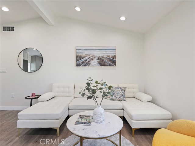 Detail Gallery Image 14 of 45 For 15801 Chatsworth, Granada Hills,  CA 91344 - – Beds | – Baths