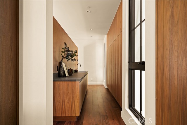 Detail Gallery Image 10 of 41 For 4930 Edgerton Ave, Encino,  CA 91436 - 5 Beds | 5/1 Baths