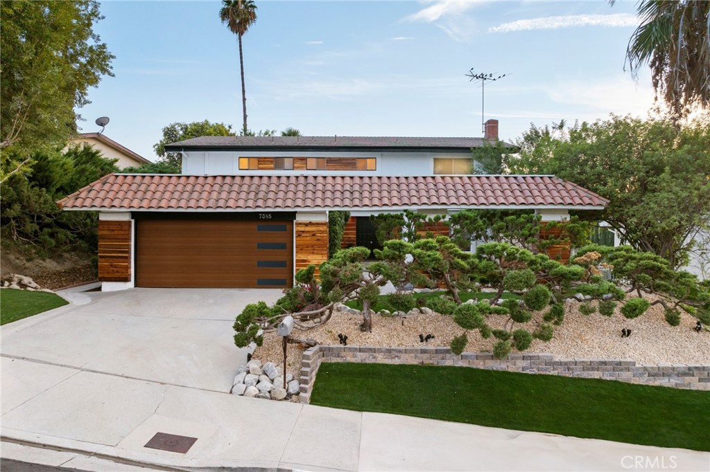 7385 Darnoch Way