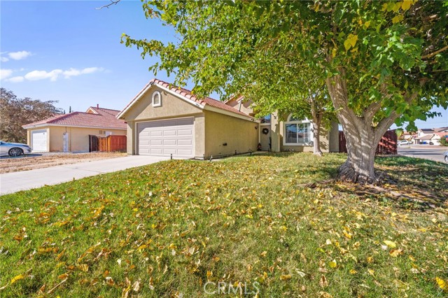 Detail Gallery Image 3 of 32 For 13196 Oberlin, Victorville,  CA 92392 - 3 Beds | 2 Baths