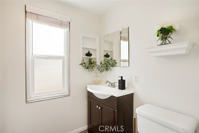 4405 W Sarah Street, Burbank CA: https://media.crmls.org/medias/b57630cd-b997-4359-a0d4-a49147228c17.jpg