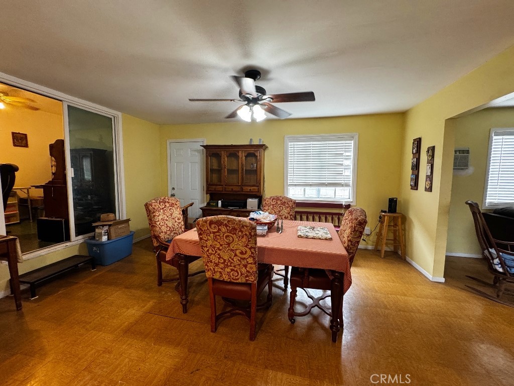 https://media.crmls.org/medias/b576442c-edf7-4a25-9b17-99960b786575.jpg?preset=X-Large