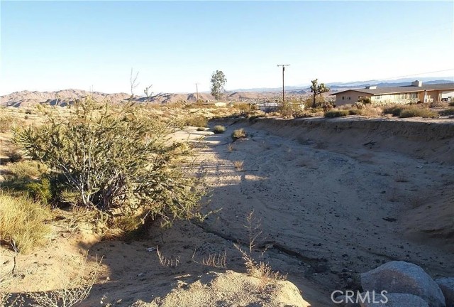 Detail Gallery Image 2 of 6 For 7275 Saddleback, Joshua Tree,  CA 92252 - – Beds | – Baths