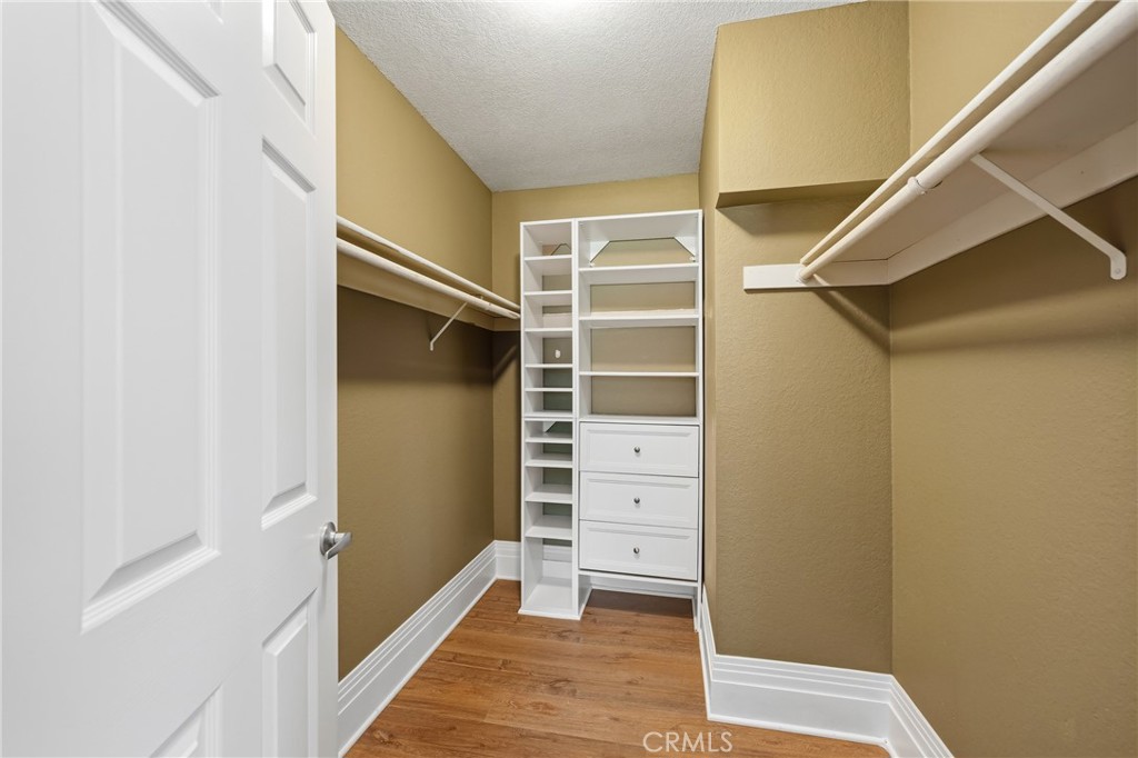 https://media.crmls.org/medias/b576cc9b-aaf7-499f-846f-6762ae9eb435.jpg?preset=X-Large